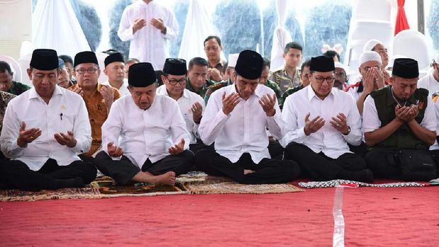Cerita 212: Aksi Damai, Payung Jokowi, dan Penangkapan Tersangka Makar