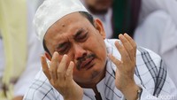 Beberapa sampai meneteskan air mata.