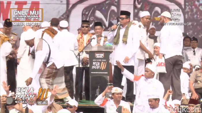 Momen Saat Pidato Kapolri Diinterupsi di Depan Massa Aksi 2 Desember