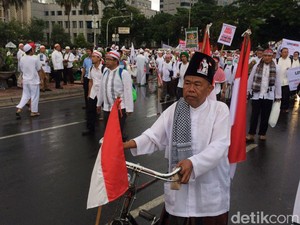 Cerita Pak Mulyono yang Bersepeda Sendiri untuk Ikuti Aksi Damai