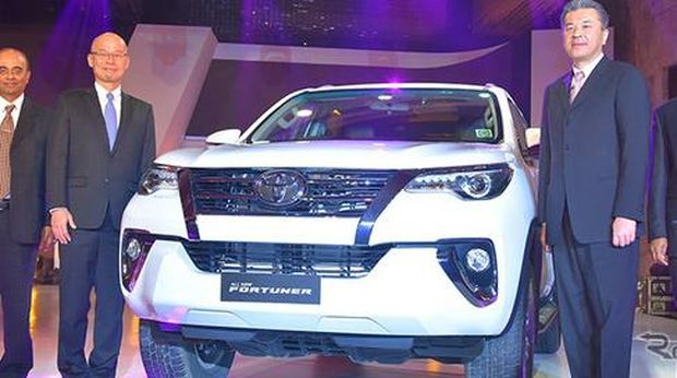Setahun di Indonesia, Fortuner Sapa India