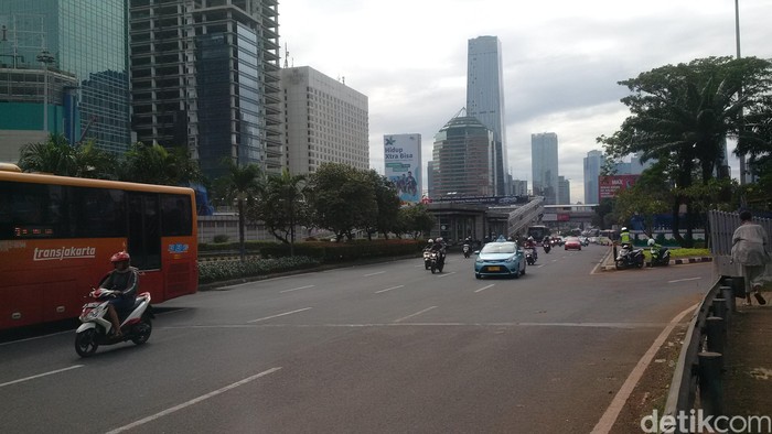 Aksi Damai 2 Desember, Arus Lalu Lintas di Semanggi Ramai Lancar