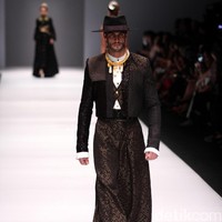 Koleksi Ivan Gunawan mengangkat tema Manggali di Jakarta Fashion Week 2017. Senayan City. Jakarta. [Foto: Mohammad Abduh/Wolipop]