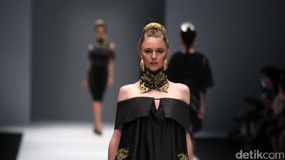 Foto: Koleksi Ivan Gunawan di Jakarta Fashion Week 2017