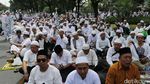 Massa Aksi Damai 2 Desember Padati Jalan Medan Merdeka Selatan