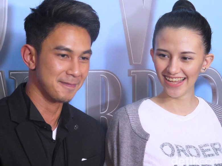 Ternyata Pelaku Nge-Vape di Pesawat yang Viral itu Aktor Fandy Christian Ternyata Pelaku Nge-Vape di Pesawat yang Viral itu Aktor Fandy Christian