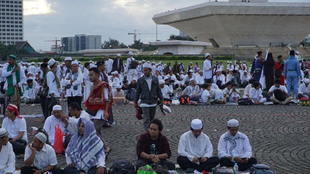 Massa Aksi 2 Desember Mulai Gelar Sajadah di Lapangan Monas