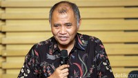 Komisi Pemberantasan Korupsi (KPK) menetapkan Wali Kota nonaktif Cimahi Atty Suharti Tochija dan suaminya M Itoc Tochija sebagai tersangka. Atty dan Itoc disangka menerima suap Rp 500 juta.