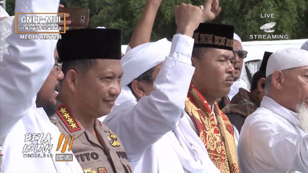 Momen Berdua Kapolri-Habib Rizieq di Panggung Aksi 2 Desember