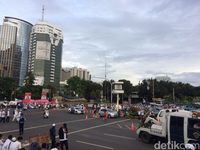 Massa Aksi Damai Berdatangan via Patung Kuda