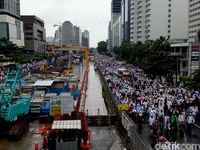 Massa Aksi 2 Desember Bubar, Jalan MH Thamrin ke Bundaran HI Penuh Sesak