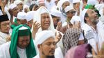 Massa Aksi 2 Desember Khusyuk Berzikir