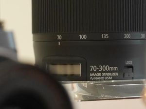 Lensa Anyar Canon Dilengkapi Layar, Buat Apa?