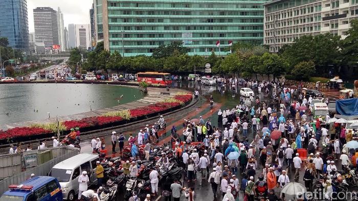 Bundaran HI Macet, Bus TransJakarta Putar Arah ke Senayan