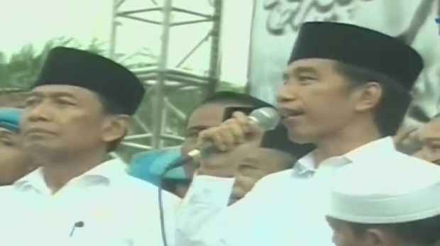 Jokowi memberi sambutan di panggung Aksi Bela Islam III