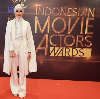 Foto: 6 Selebriti Hijab Indonesia yang Cantik Berbaju Putih