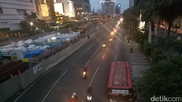 Bundaran HI Steril dari Massa Aksi 2 Desember, Lalin Cenderung Lengang