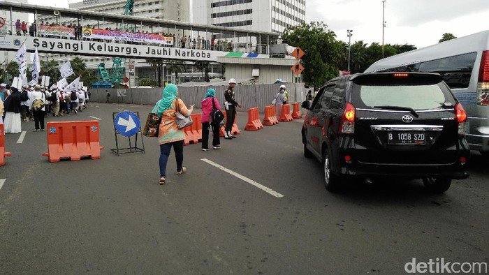 Massa Aksi 2 Desember Jalan Kaki ke Monas, Akses Jalan MH Thamrin Ditutup