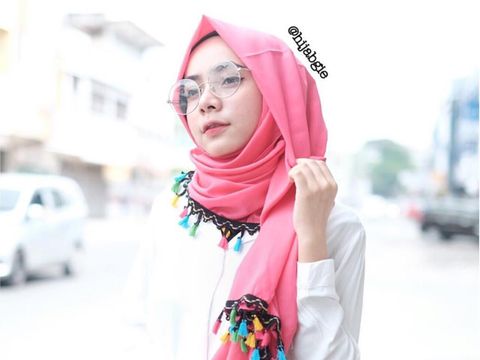 <i>Trend Alert</i>: Jilbab Rumbai yang Dipakai Zaskia Sungkar Hingga Selebgram