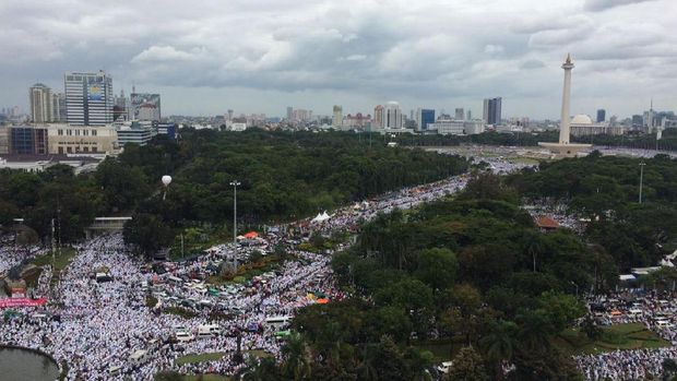 Penampakan Peserta Aksi 2 Desember 'Putihkan' Patung Kuda hingga Thamrin
