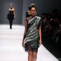 Koleksi Ivan Gunawan mengangkat tema Manggali di Jakarta Fashion Week 2017. Senayan City. Jakarta. [Foto: Mohammad Abduh/Wolipop]