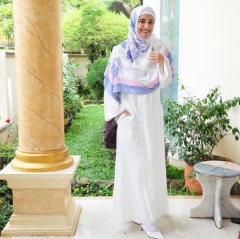Foto: 6 Selebriti Hijab Indonesia yang Cantik Berbaju Putih