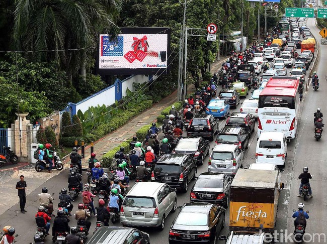 11 Cara Berkendara Irit Bahan Bakar