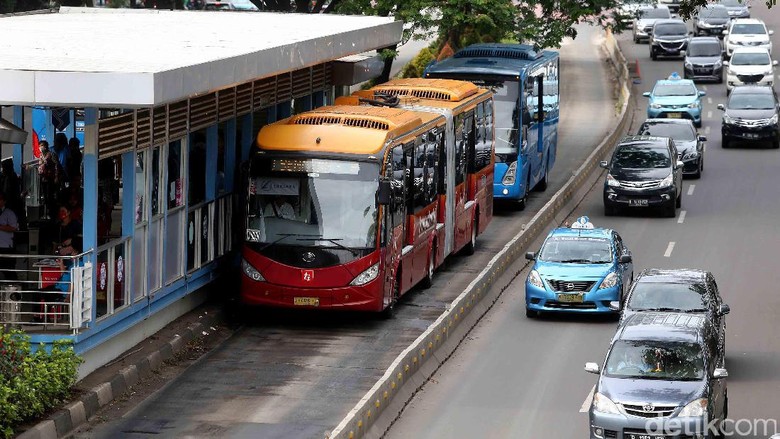 Karyawan Kontrak TransJ Bisa Diangkat Tetap Asalkan Ikut Tes Karyawan Kontrak TransJ Bisa Diangkat Tetap Asalkan Ikut Tes