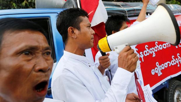 Unjuk rasa warga Rakhine menolak Kofi Annan