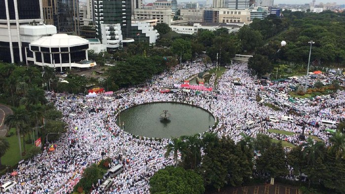 Penampakan Peserta Aksi 2 Desember Putihkan Patung Kuda hingga Thamrin