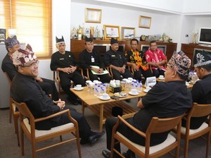 Undang Asosiasi Kepala Desa Banyuwangi, Bupati Anas: Semua Warga Miskin Harus Dilayani