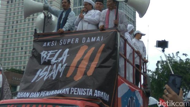  Bundaran HI Macet, Bus TransJakarta Putar Arah ke Senayan