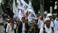 Massa longmarch menuju Monas.