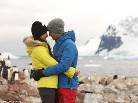 Dramatis, Foto Artis Taiwan yang Menggelar Pernikahan di Antartika