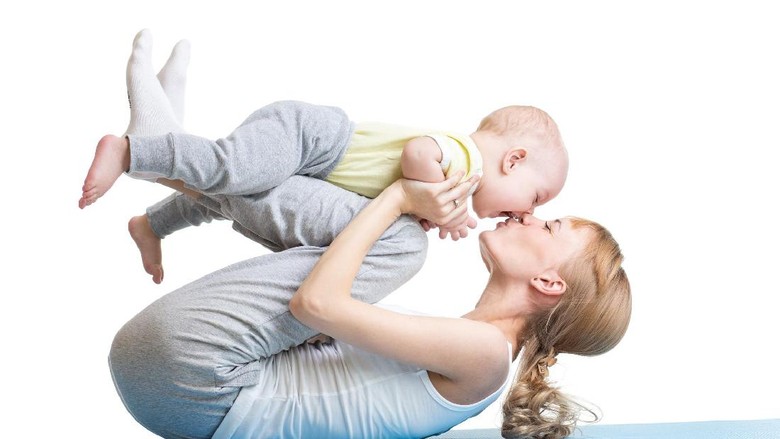 10 Gerakan Olahraga yang Bisa Dilakukan Bersama Anak di Rumah/ Foto: ilustrasi/thinkstock 10 Gerakan Olahraga yang Bisa Dilakukan Bersama Anak di Rumah/ Foto: ilustrasi/thinkstock