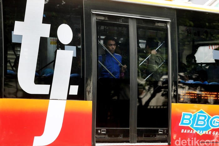 Bus TransJakarta Mogok di Dekat Halte Benhil Jakarta