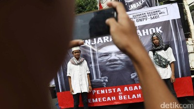 Massa Aksi 2 Desember Padati Bundaran HI