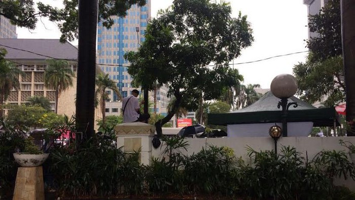 Ada yang di Atas Pagar, Begini Potret Salat Jumat Aksi Damai 2 Desember
