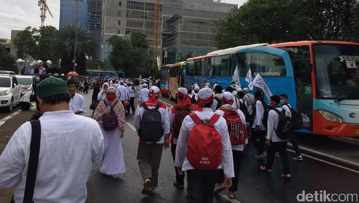 Aksi Damai 2 Desember, Kawasan Silang Monas Diguyur Gerimis