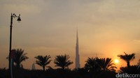 Jika berada di Zaabeel Palace dengan posisi menghadap istana Sheikh Mohammed bin Rashid Al Maktoum, maka sunsetnya berada di sebelah kanan. Segera keluarkan kamera dan abadikan momennya (Afif/detikTravel)
