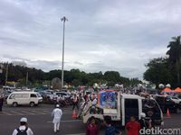 Massa Aksi Damai Berdatangan via Patung Kuda