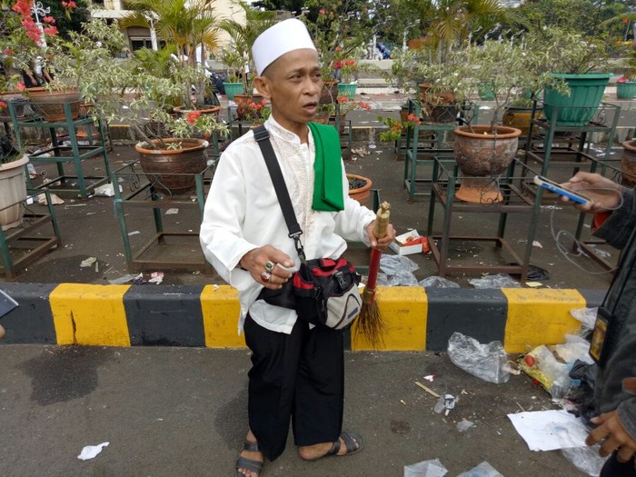 Peserta Aksi 2 Desember Pilih Bersih-bersih Istiqlal: Pahalanya Lebih Gede