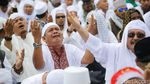 Massa Aksi 2 Desember Khusyuk Berzikir