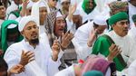 Massa Aksi 2 Desember Khusyuk Berzikir