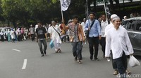 Mereka mulai memadati kawasan Bundaran HI.