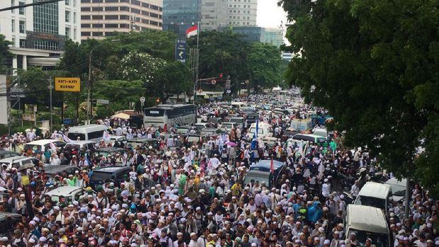 Aksi Damai 2 Desember Selesai, Medan Merdeka Timur Jadi Lautan Manusia