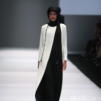 Koleksi Brand Jenahara Black Label mengusung tema Ignis Fatuus di Jakarta Fashion Week 2017. Senayan City. Jakarta [Foto: Mohammad Abduh/Wolipop]