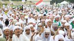 Massa Aksi 2 Desember Khusyuk Berzikir