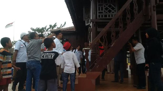 Anies berjanji mempermudah transportasi ke obyek wisata untuk warga.