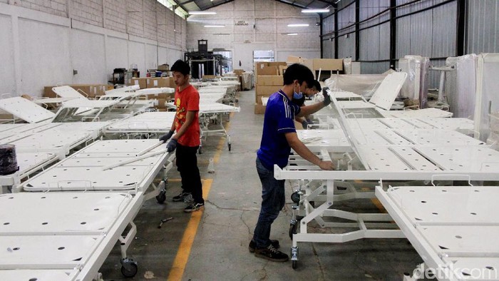 Perakitan alat kesehatan di Pabrik Nuritek, Cianjur, Jawa Barat, memproduksi 24 ribu unit alat kesehatan per tahun.
